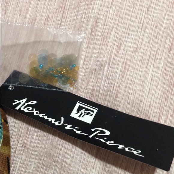 Alexandria Pierce Top Olive Sequined Beads L - Picture 6 of 7